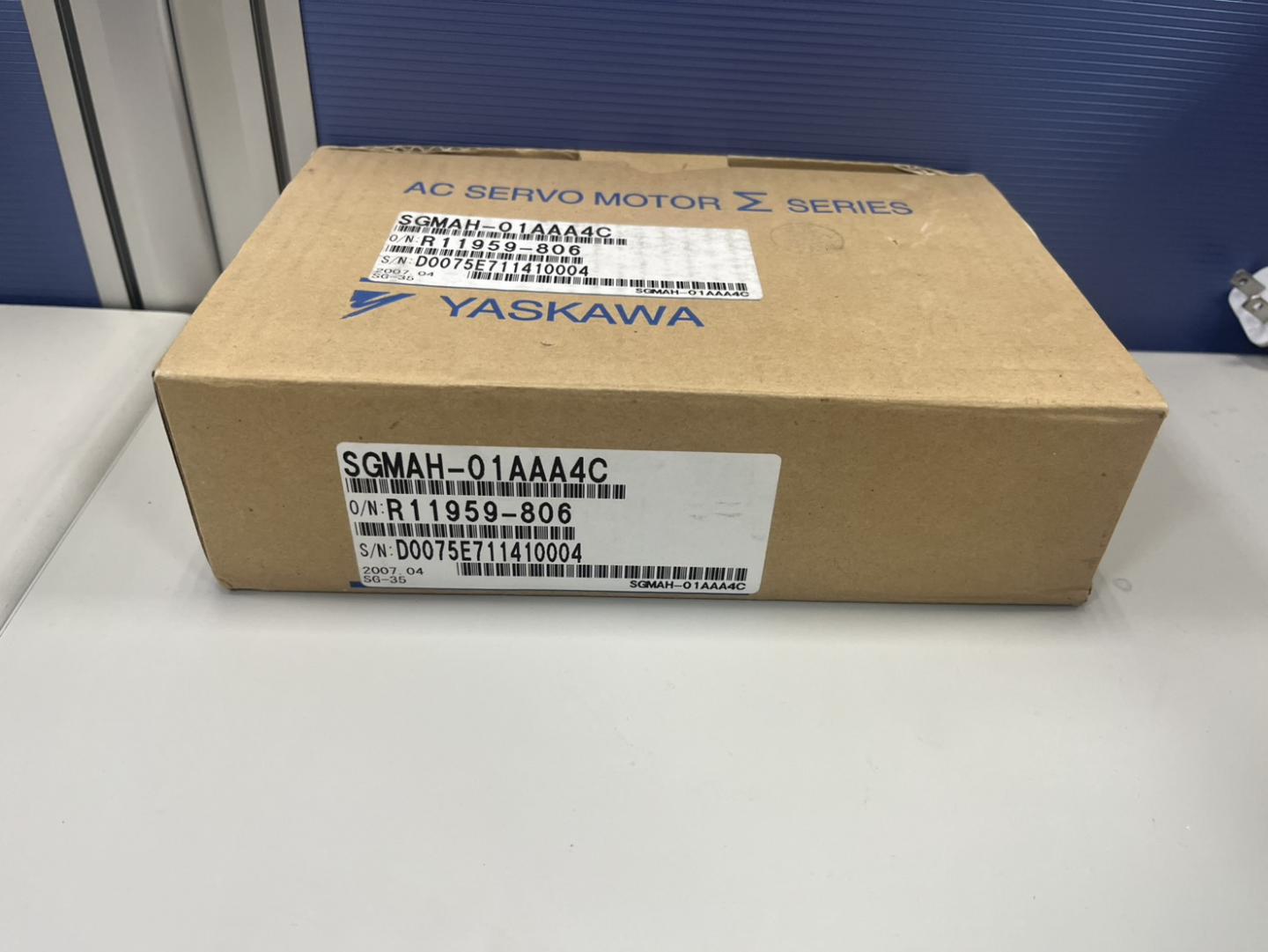 SGMAH-01AAA4C 安川100W煞車伺服